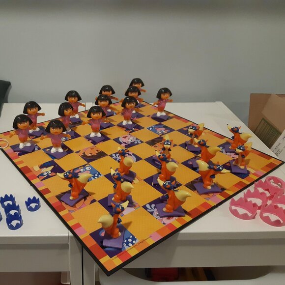 Dora the Explorer Checkers Set - Picture 1 of 2